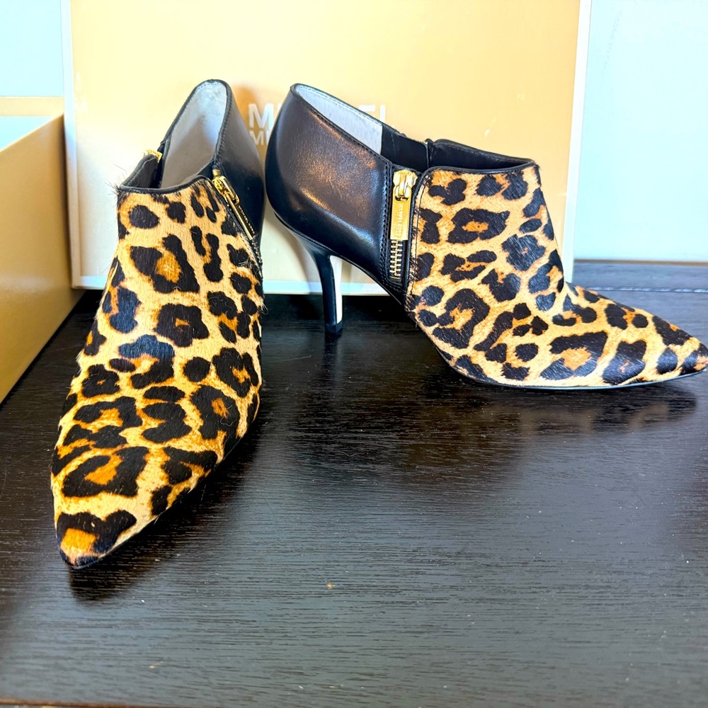 Michael Kors Clara Mid Bootie Printed Haircalf